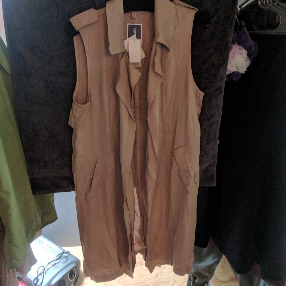 Sleeveless long vest